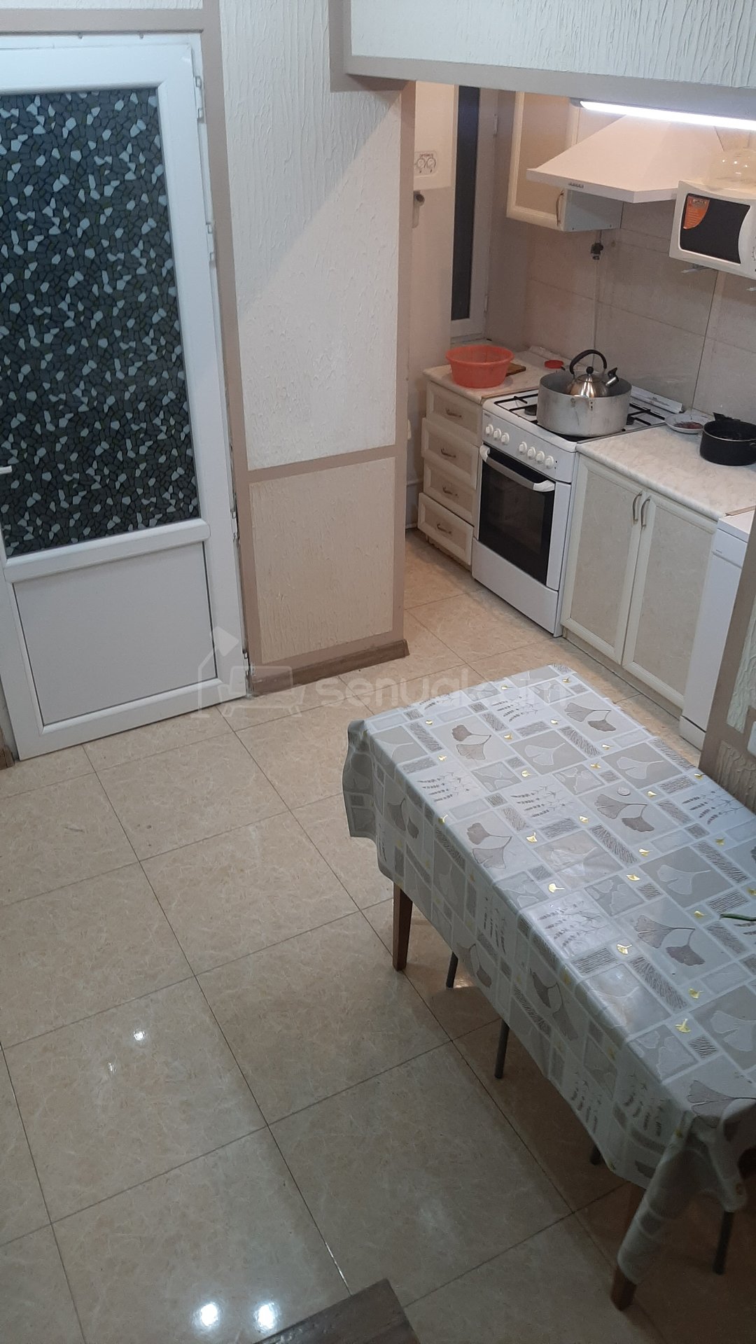 3 Սենյականոց Բնակարան Քարե Շենքում, 85քմ, 2/2 հարկ, Կապիտալ Վերանորոգված, Կահավորված, Արևկող