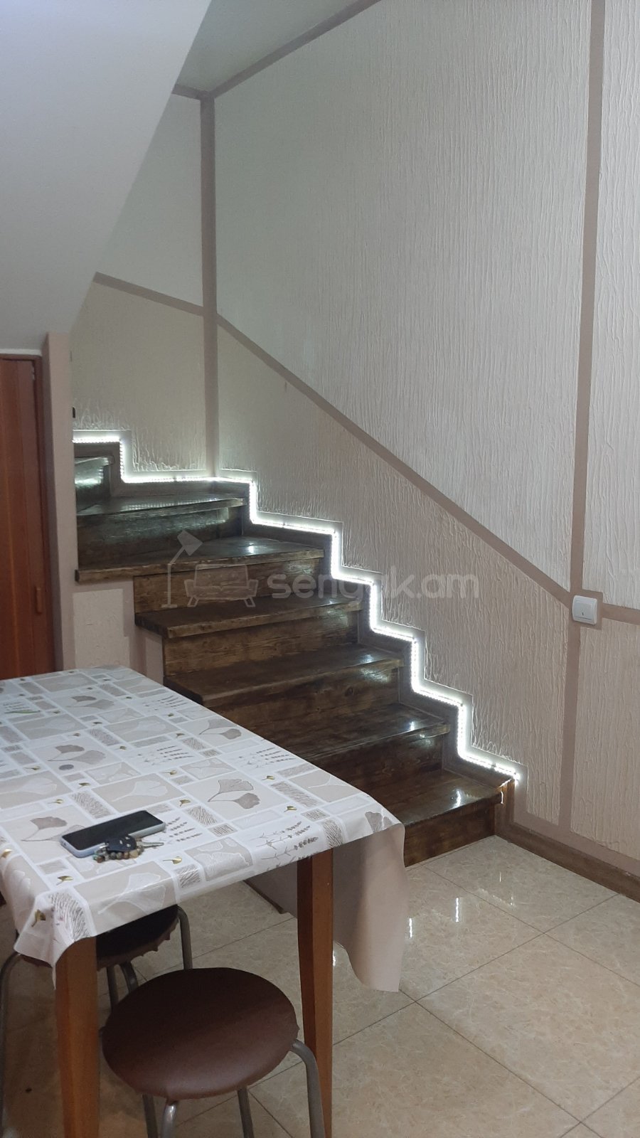 3 Սենյականոց Բնակարան Քարե Շենքում, 85քմ, 2/2 հարկ, Կապիտալ Վերանորոգված, Կահավորված, Արևկող