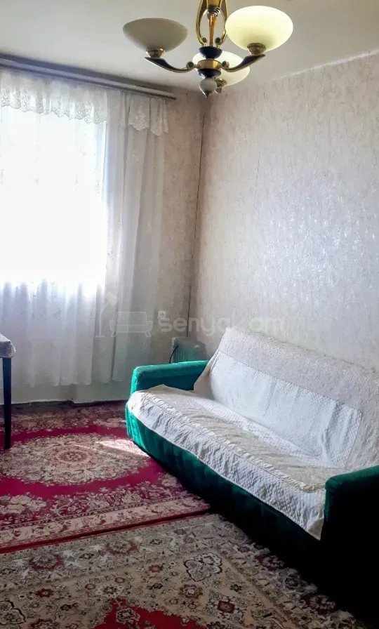 1 Սենյականոց Բնակարան Քարե Շենքում, 33քմ, 2/5 հարկ, Պետական Վիճակում, Կահավորված