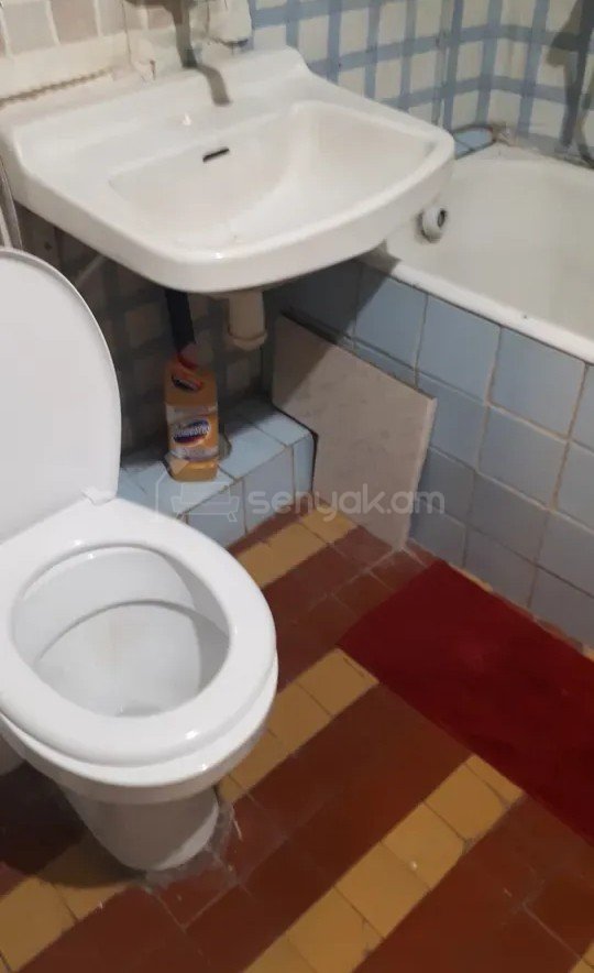 1 Սենյականոց Բնակարան Քարե Շենքում, 33քմ, 2/5 հարկ, Պետական Վիճակում, Կահավորված