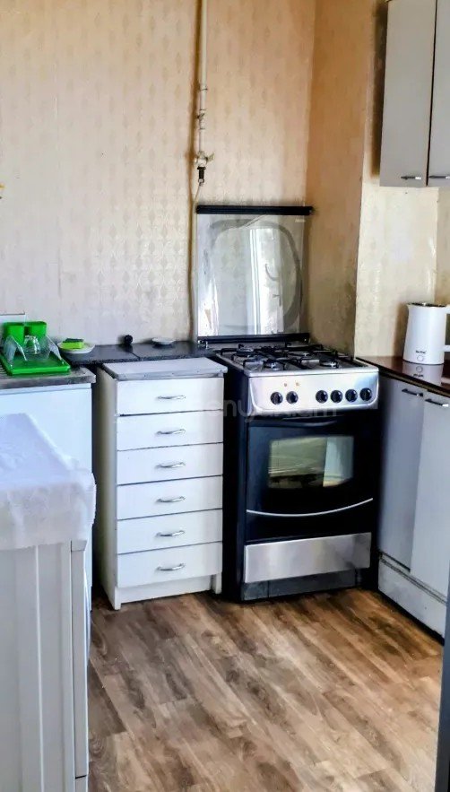 1 Սենյականոց Բնակարան Քարե Շենքում, 33քմ, 2/5 հարկ, Պետական Վիճակում, Կահավորված