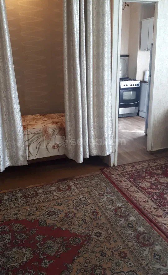 1 Սենյականոց Բնակարան Քարե Շենքում, 33քմ, 2/5 հարկ, Պետական Վիճակում, Կահավորված