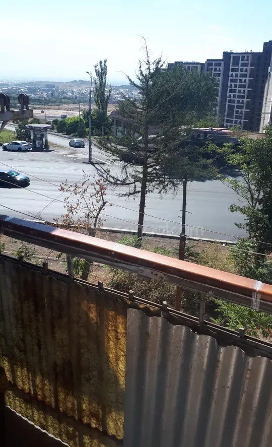 1 Սենյականոց Բնակարան Քարե Շենքում, 33քմ, 2/5 հարկ, Պետական Վիճակում, Կահավորված