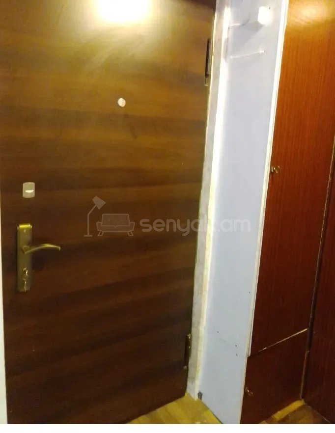 1 Սենյականոց Բնակարան Քարե Շենքում, 33քմ, 2/5 հարկ, Պետական Վիճակում, Կահավորված