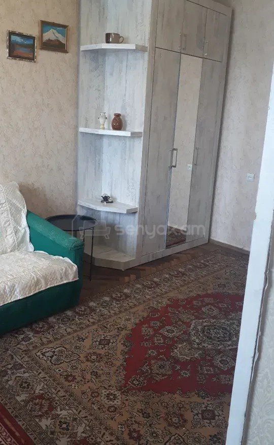 1 Սենյականոց Բնակարան Քարե Շենքում, 33քմ, 2/5 հարկ, Պետական Վիճակում, Կահավորված