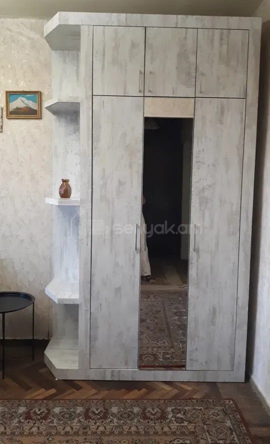 1 Սենյականոց Բնակարան Քարե Շենքում, 33քմ, 2/5 հարկ, Պետական Վիճակում, Կահավորված