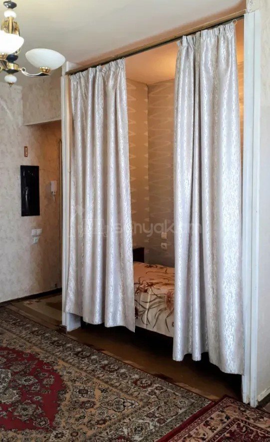 1 Սենյականոց Բնակարան Քարե Շենքում, 33քմ, 2/5 հարկ, Պետական Վիճակում, Կահավորված