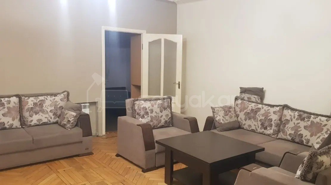 3 Սենյականոց Բնակարան Քարե Շենքում, 86քմ, 4/4 հարկ, Կապիտալ Վերանորոգված, Կահավորված