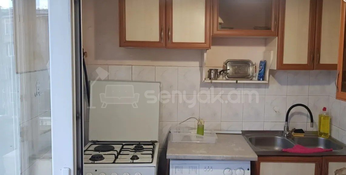 3 Սենյականոց Բնակարան Քարե Շենքում, 86քմ, 4/4 հարկ, Կապիտալ Վերանորոգված, Կահավորված