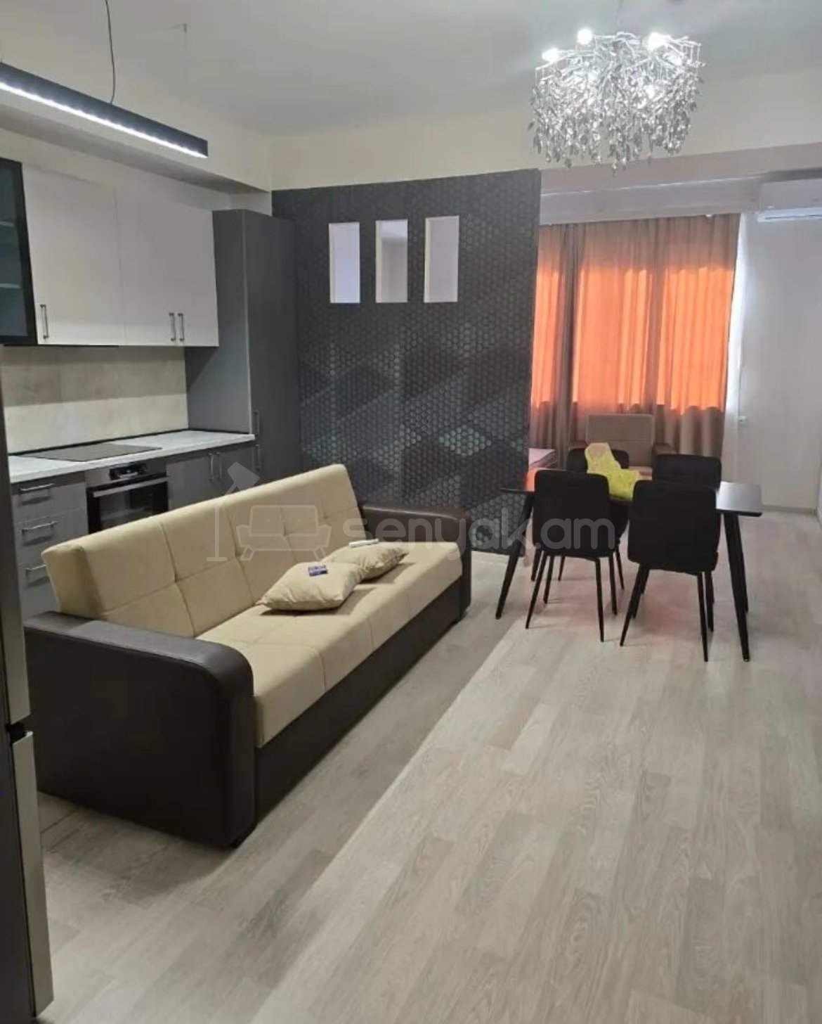 1 Սենյականոց Բնակարան, 42քմ, 9/14 հարկ, Դիզայներական Վերանորոգված, Կահավորված, Արևկող