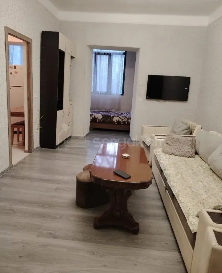 1 Սենյականոց Բնակարան Քարե Շենքում, 45քմ, 2/5 հարկ, Կապիտալ Վերանորոգված, Կահավորված
