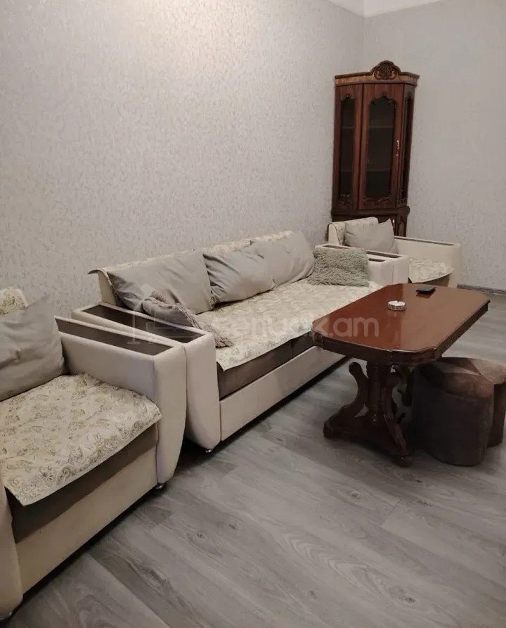 1 Սենյականոց Բնակարան Քարե Շենքում, 45քմ, 2/5 հարկ, Կապիտալ Վերանորոգված, Կահավորված