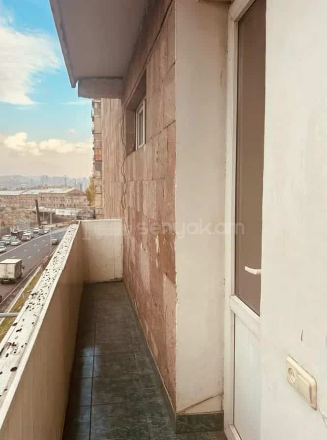 2 Սենյականոց Բնակարան Քարե Շենքում, 67քմ, 2/5 հարկ, Նորմալ Վիճակում