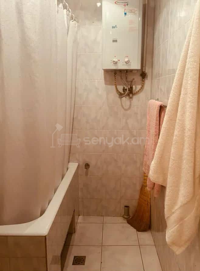 2 Սենյականոց Բնակարան Քարե Շենքում, 67քմ, 2/5 հարկ, Նորմալ Վիճակում