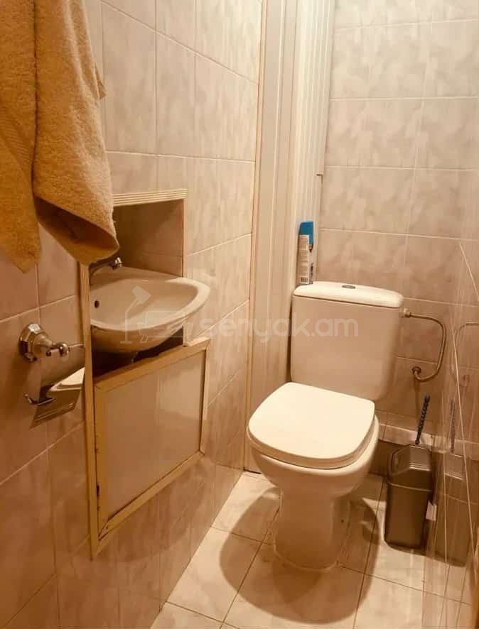 2 Սենյականոց Բնակարան Քարե Շենքում, 67քմ, 2/5 հարկ, Նորմալ Վիճակում