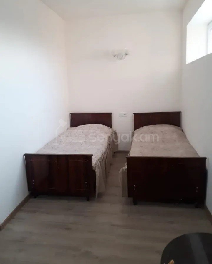 2 Սենյականոց Բնակարան Քարե Շենքում, 56քմ, 3/5 հարկ, Կոսմետիկ Վերանորոգված, Կահավորված, Արևկող