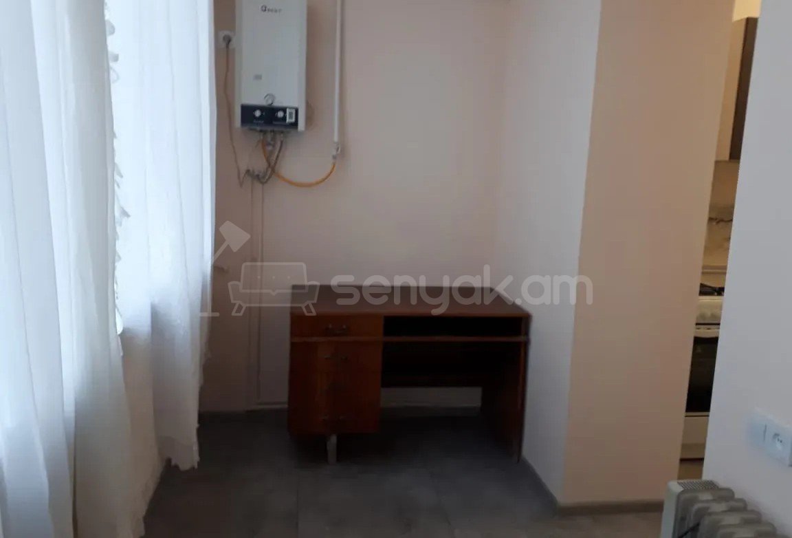 2 Սենյականոց Բնակարան Քարե Շենքում, 56քմ, 3/5 հարկ, Կոսմետիկ Վերանորոգված, Կահավորված, Արևկող