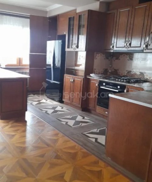 3 Սենյականոց Բնակարան Քարե Շենքում, 70քմ, 4/4 հարկ, Կապիտալ Վերանորոգված, Կահավորված, Արևկող