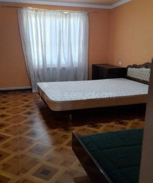 3 Սենյականոց Բնակարան Քարե Շենքում, 70քմ, 4/4 հարկ, Կապիտալ Վերանորոգված, Կահավորված, Արևկող