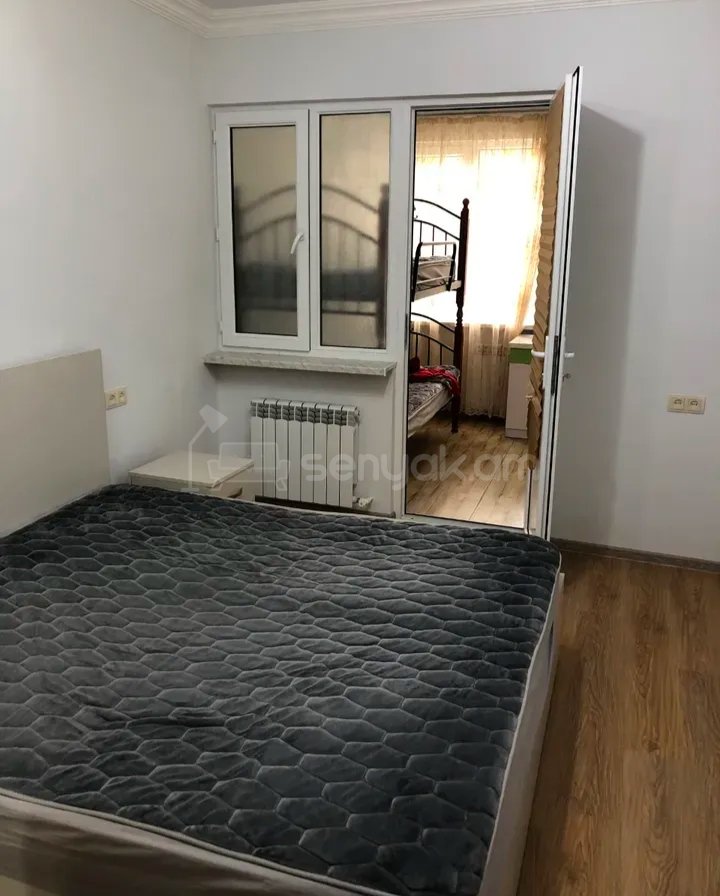 3 Սենյականոց Բնակարան Քարե Շենքում, 75քմ, 3/7 հարկ, Կապիտալ Վերանորոգված, Կահավորված