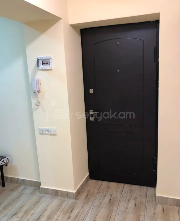 3 Սենյականոց Բնակարան Քարե Շենքում, 75քմ, 3/7 հարկ, Կապիտալ Վերանորոգված, Կահավորված