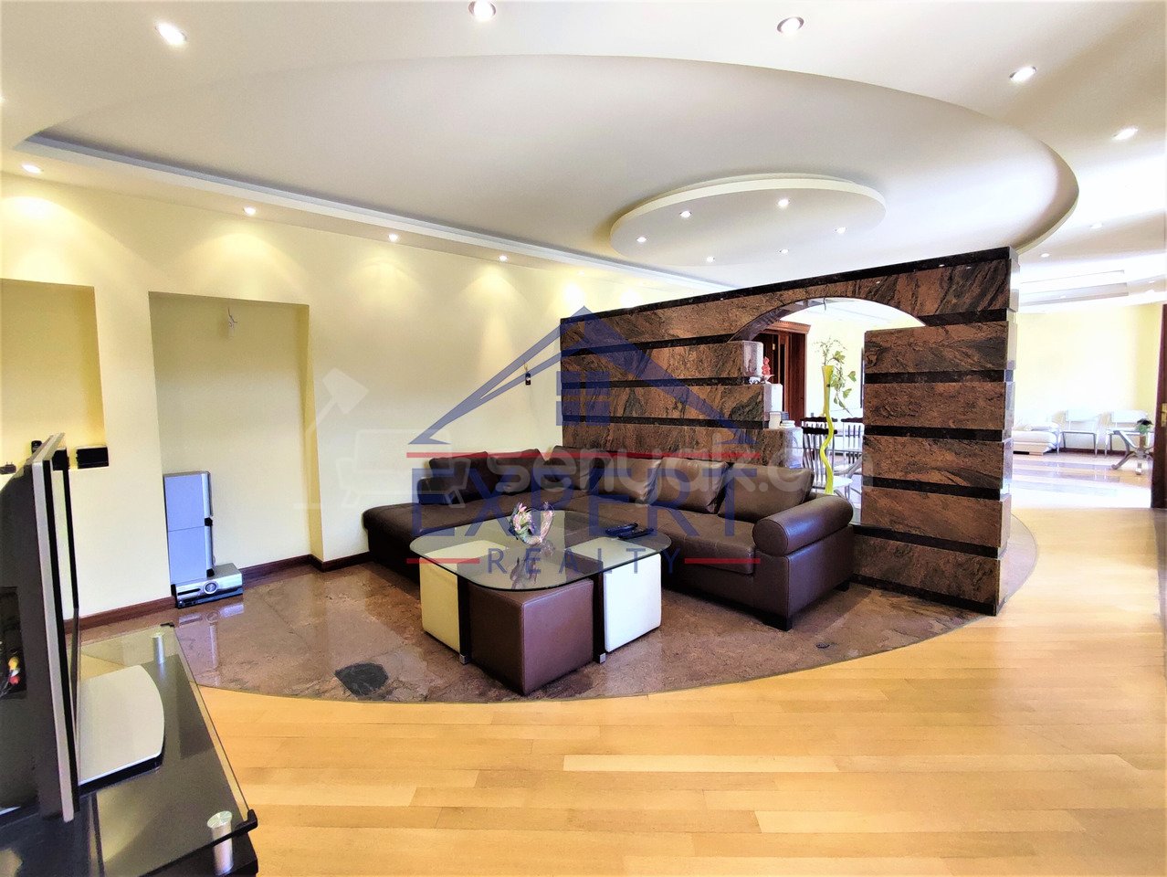 3 Սենյականոց Բնակարան Քարե Շենքում, 180քմ, 3/5 հարկ, Կապիտալ Վերանորոգված, Կահավորված, Արևկող