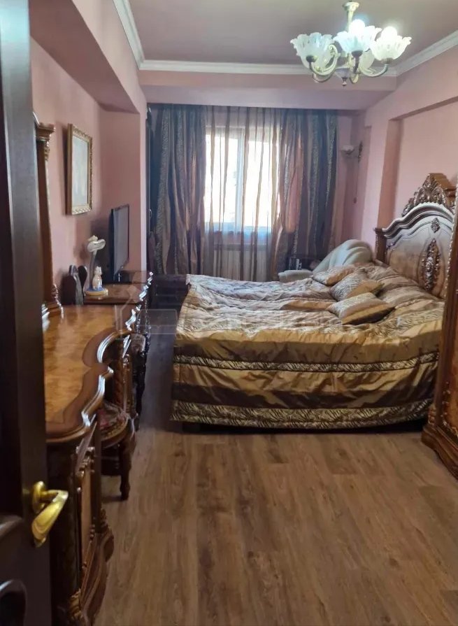 3 Սենյականոց Բնակարան Քարե Շենքում, 100քմ, 3/10 հարկ, Կապիտալ Վերանորոգված, Կահավորված