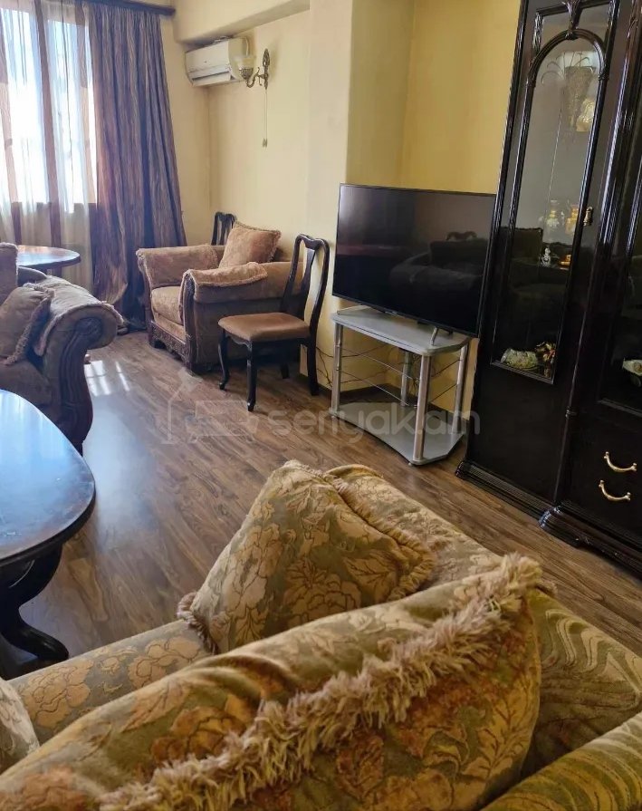 3 Սենյականոց Բնակարան Քարե Շենքում, 100քմ, 3/10 հարկ, Կապիտալ Վերանորոգված, Կահավորված