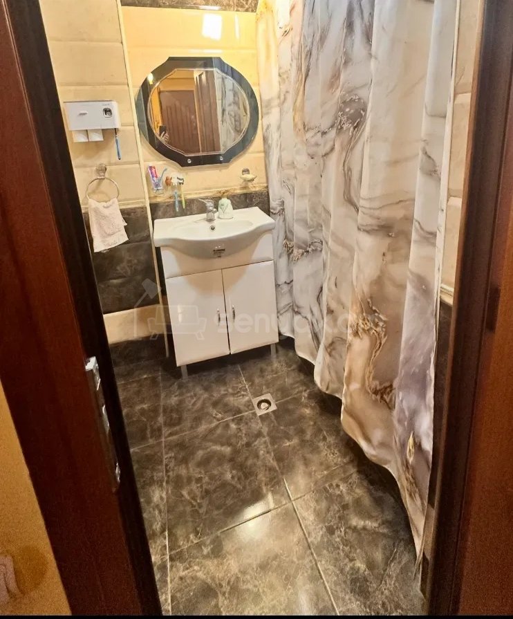 3 Սենյականոց Բնակարան Քարե Շենքում, 100քմ, 3/10 հարկ, Կապիտալ Վերանորոգված, Կահավորված