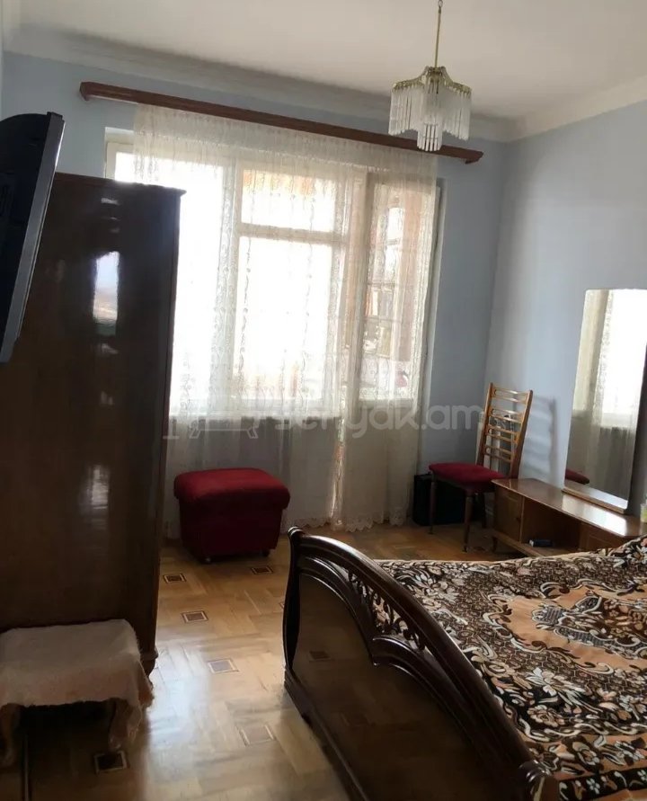 4 Սենյականոց Բնակարան Քարե Շենքում, 100քմ, 9/9 հարկ, Կապիտալ Վերանորոգված, Կահավորված