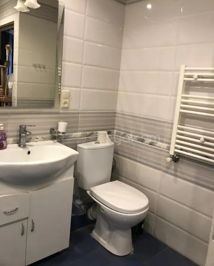 4 Սենյականոց Բնակարան Քարե Շենքում, 100քմ, 9/9 հարկ, Կապիտալ Վերանորոգված, Կահավորված