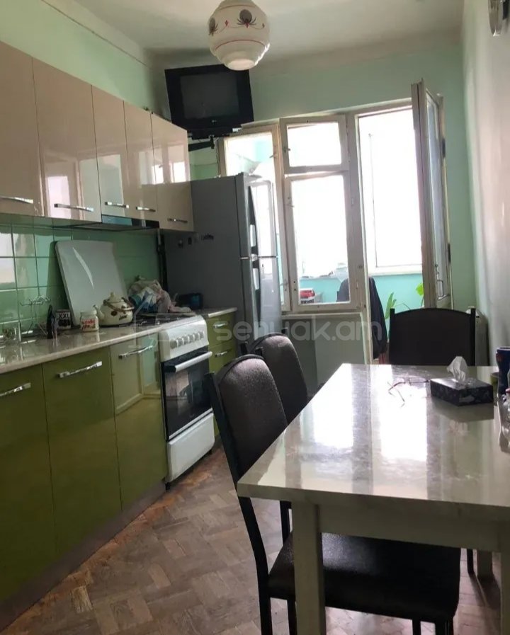 4 Սենյականոց Բնակարան Քարե Շենքում, 100քմ, 9/9 հարկ, Կապիտալ Վերանորոգված, Կահավորված