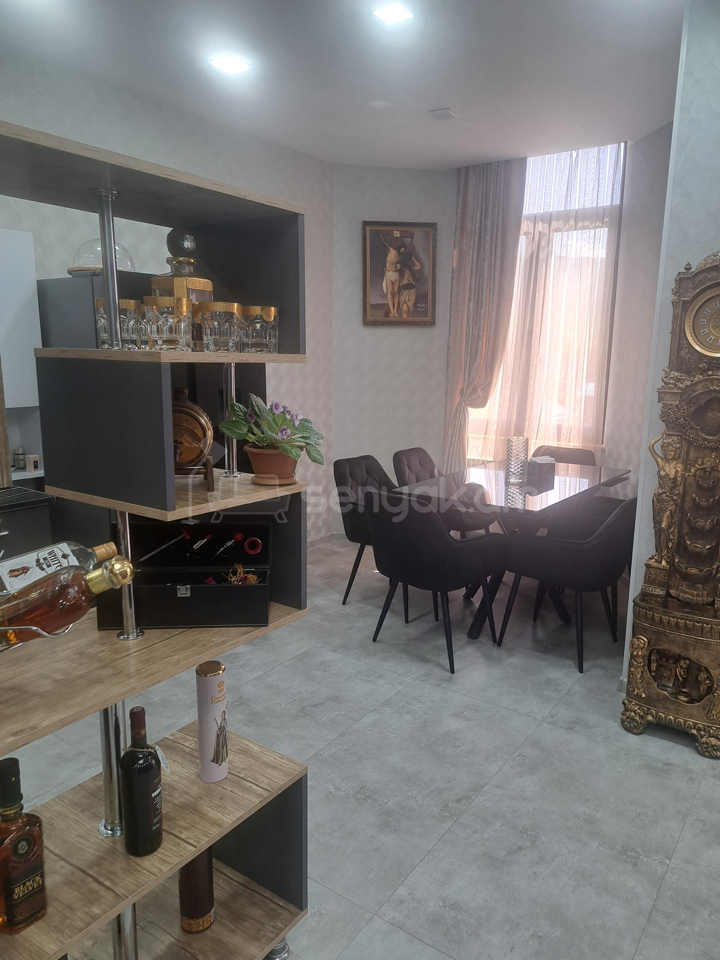 3 Սենյականոց Բնակարան Նորակառույց Քարե Շենքում, 83քմ, 2/3 հարկ, Դիզայներական Վերանորոգված