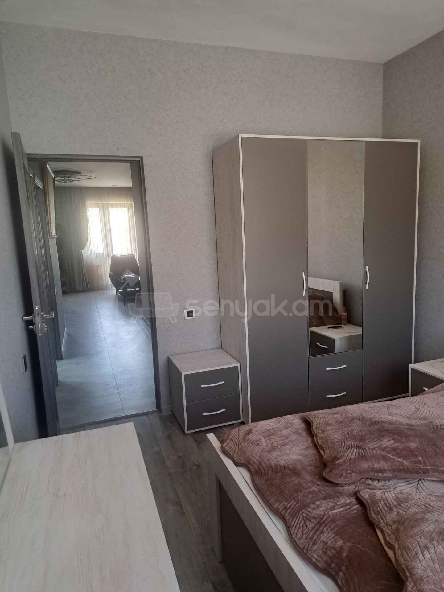 3 Սենյականոց Բնակարան Նորակառույց Քարե Շենքում, 83քմ, 2/3 հարկ, Դիզայներական Վերանորոգված