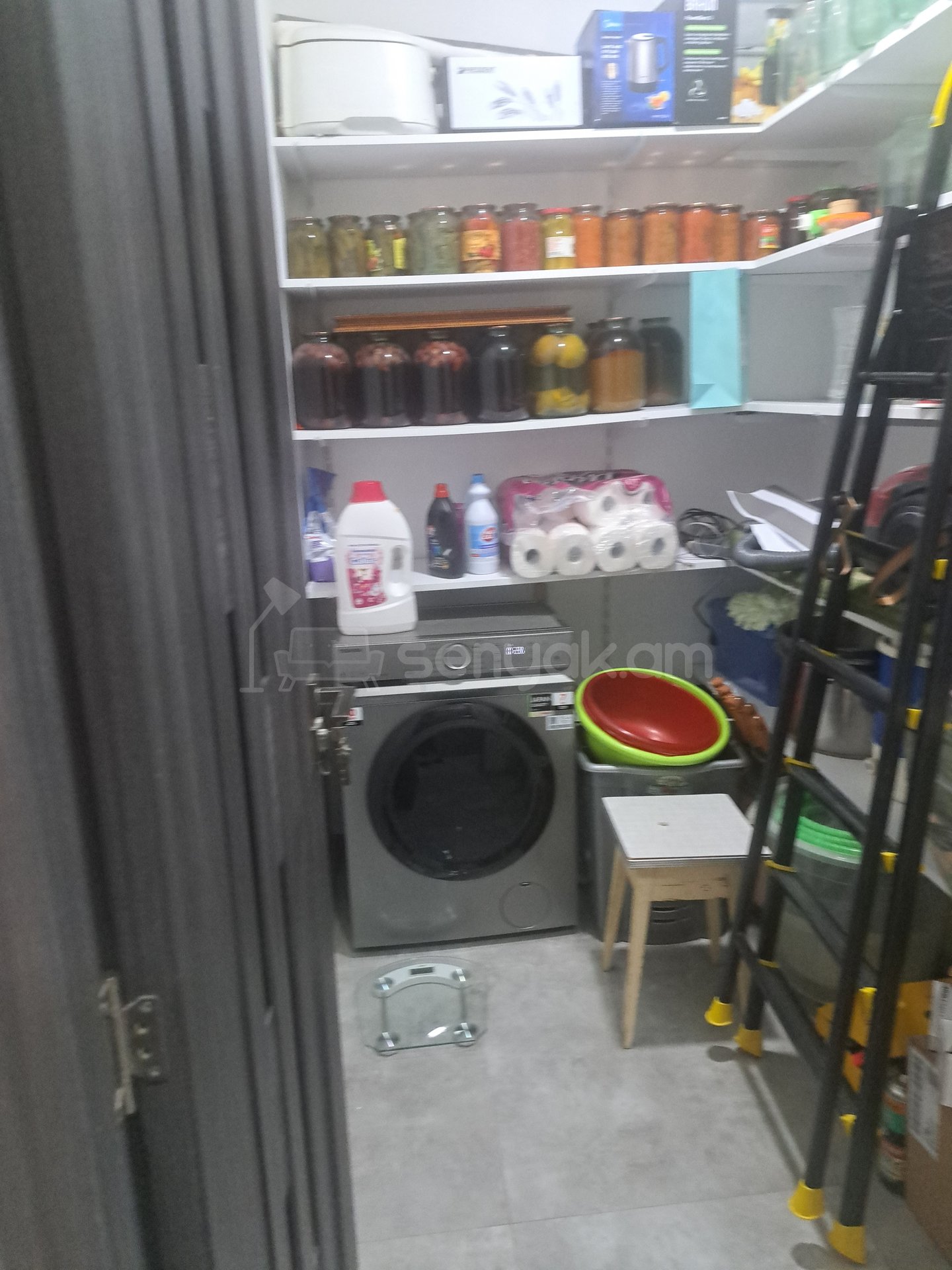 3 Սենյականոց Բնակարան Նորակառույց Քարե Շենքում, 83քմ, 2/3 հարկ, Դիզայներական Վերանորոգված