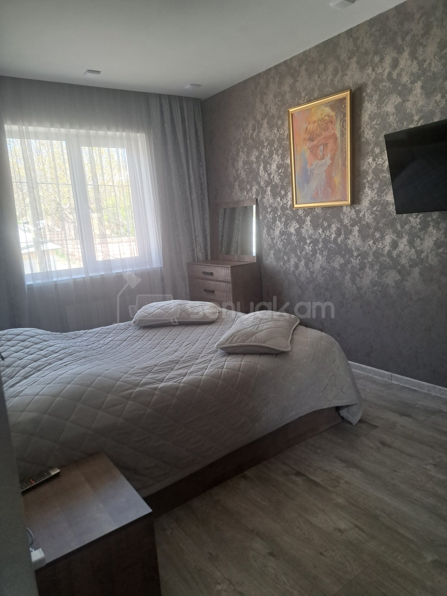 3 Սենյականոց Բնակարան Նորակառույց Քարե Շենքում, 83քմ, 2/3 հարկ, Դիզայներական Վերանորոգված