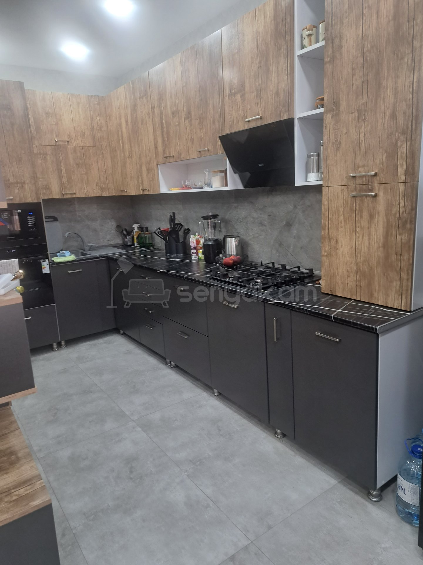 3 Սենյականոց Բնակարան Նորակառույց Քարե Շենքում, 83քմ, 2/3 հարկ, Դիզայներական Վերանորոգված