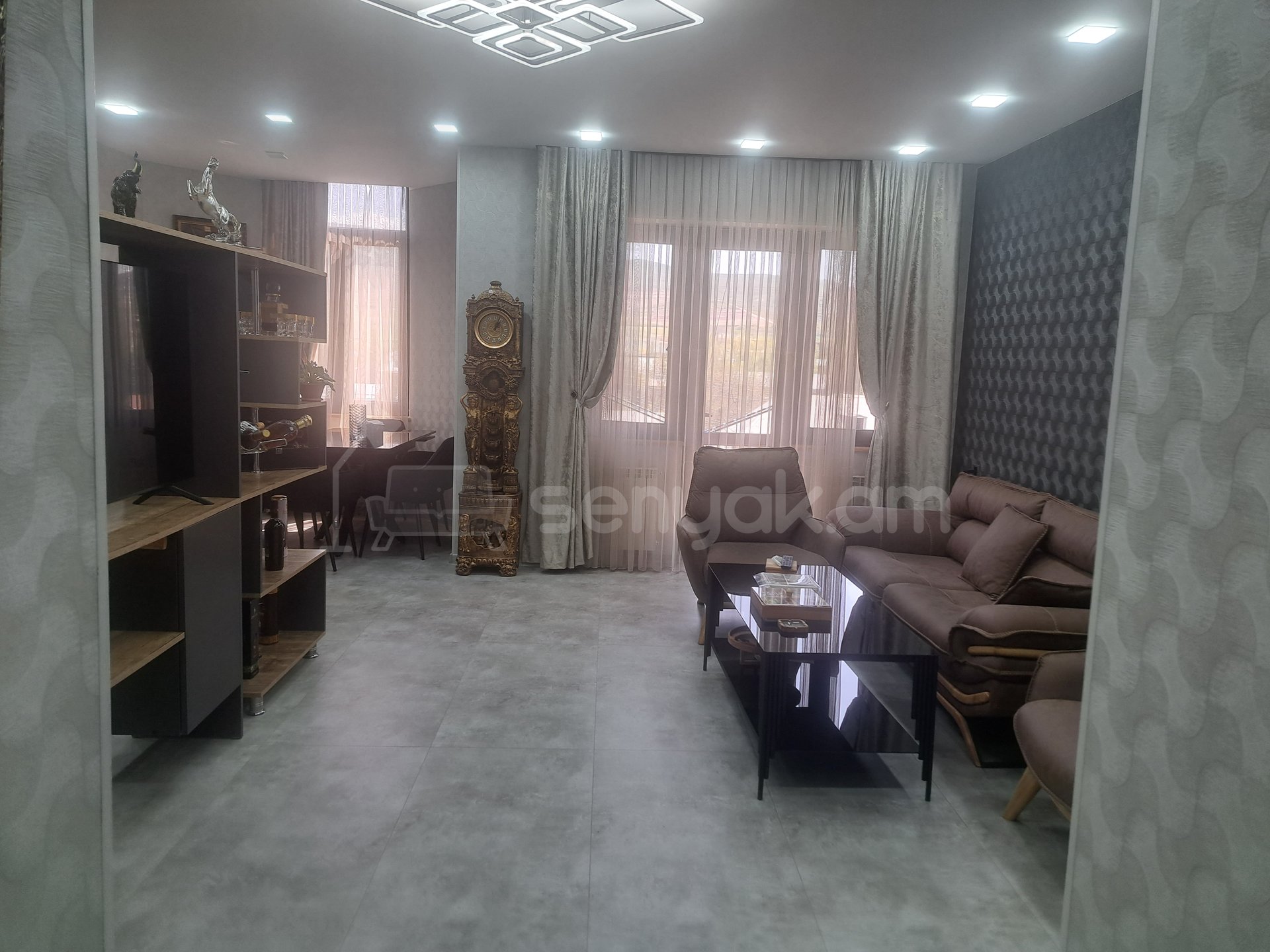 3 Սենյականոց Բնակարան Նորակառույց Քարե Շենքում, 83քմ, 2/3 հարկ, Դիզայներական Վերանորոգված