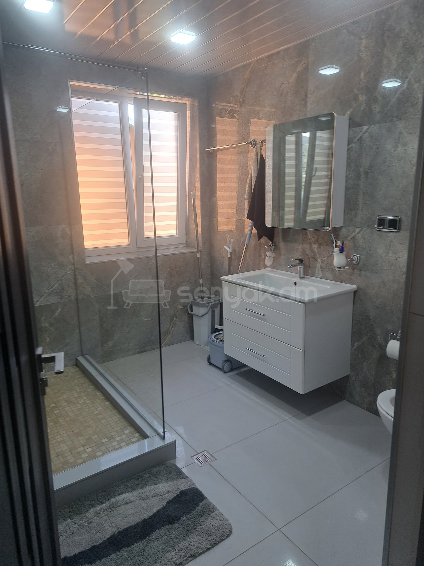 3 Սենյականոց Բնակարան Նորակառույց Քարե Շենքում, 83քմ, 2/3 հարկ, Դիզայներական Վերանորոգված