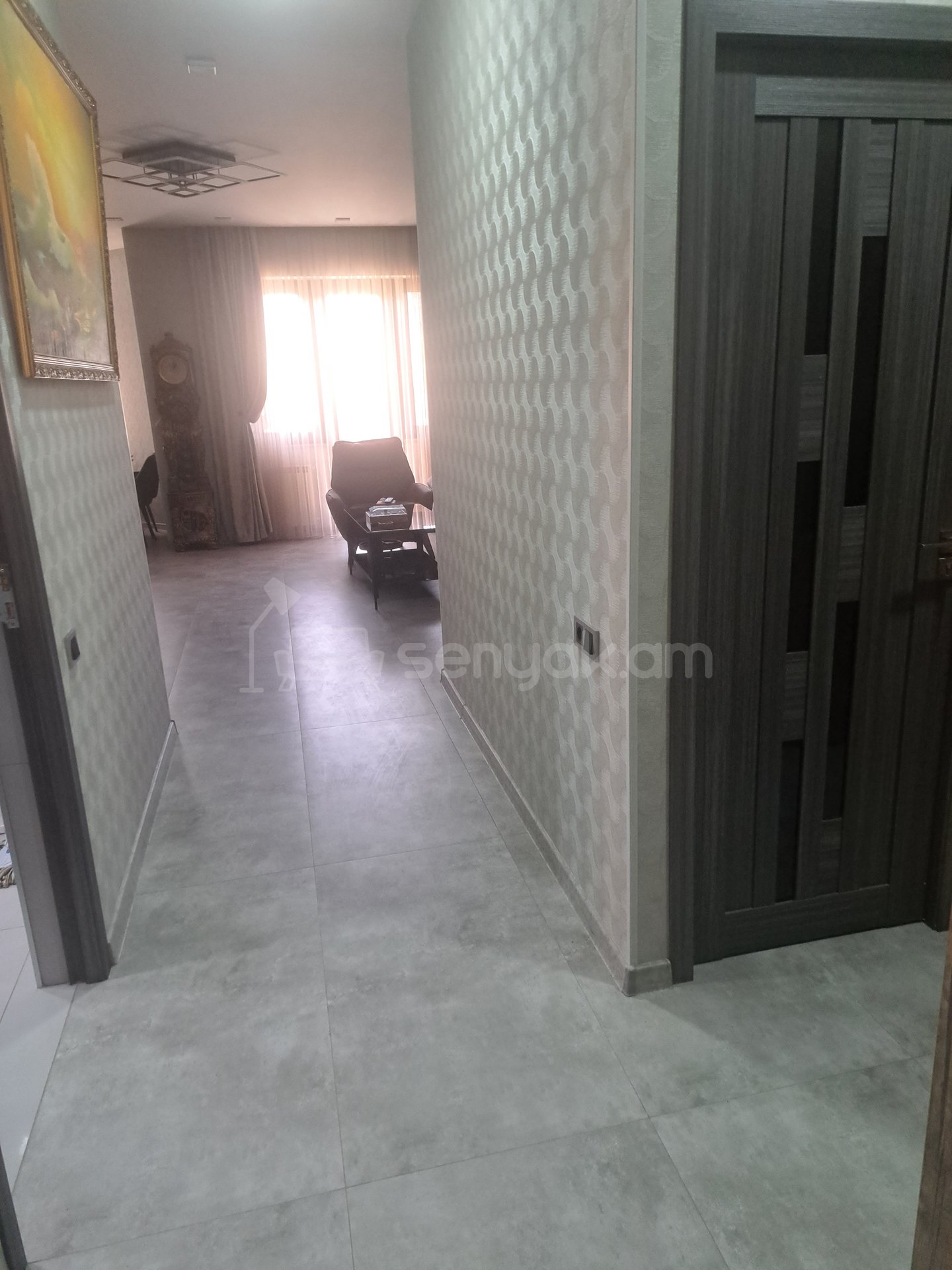 3 Սենյականոց Բնակարան Նորակառույց Քարե Շենքում, 83քմ, 2/3 հարկ, Դիզայներական Վերանորոգված