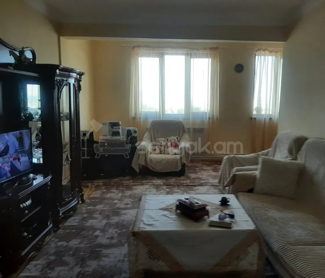 3 Սենյականոց Բնակարան Քարե Շենքում, 70քմ, 3/5 հարկ, Կոսմետիկ Վերանորոգված