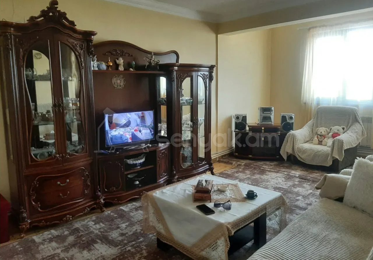 3 Սենյականոց Բնակարան Քարե Շենքում, 70քմ, 3/5 հարկ, Կոսմետիկ Վերանորոգված