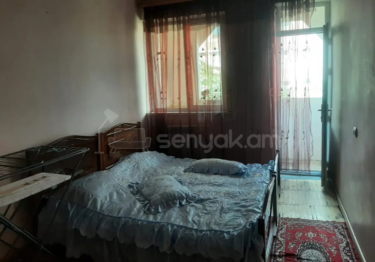 3 Սենյականոց Բնակարան Քարե Շենքում, 70քմ, 3/5 հարկ, Կոսմետիկ Վերանորոգված