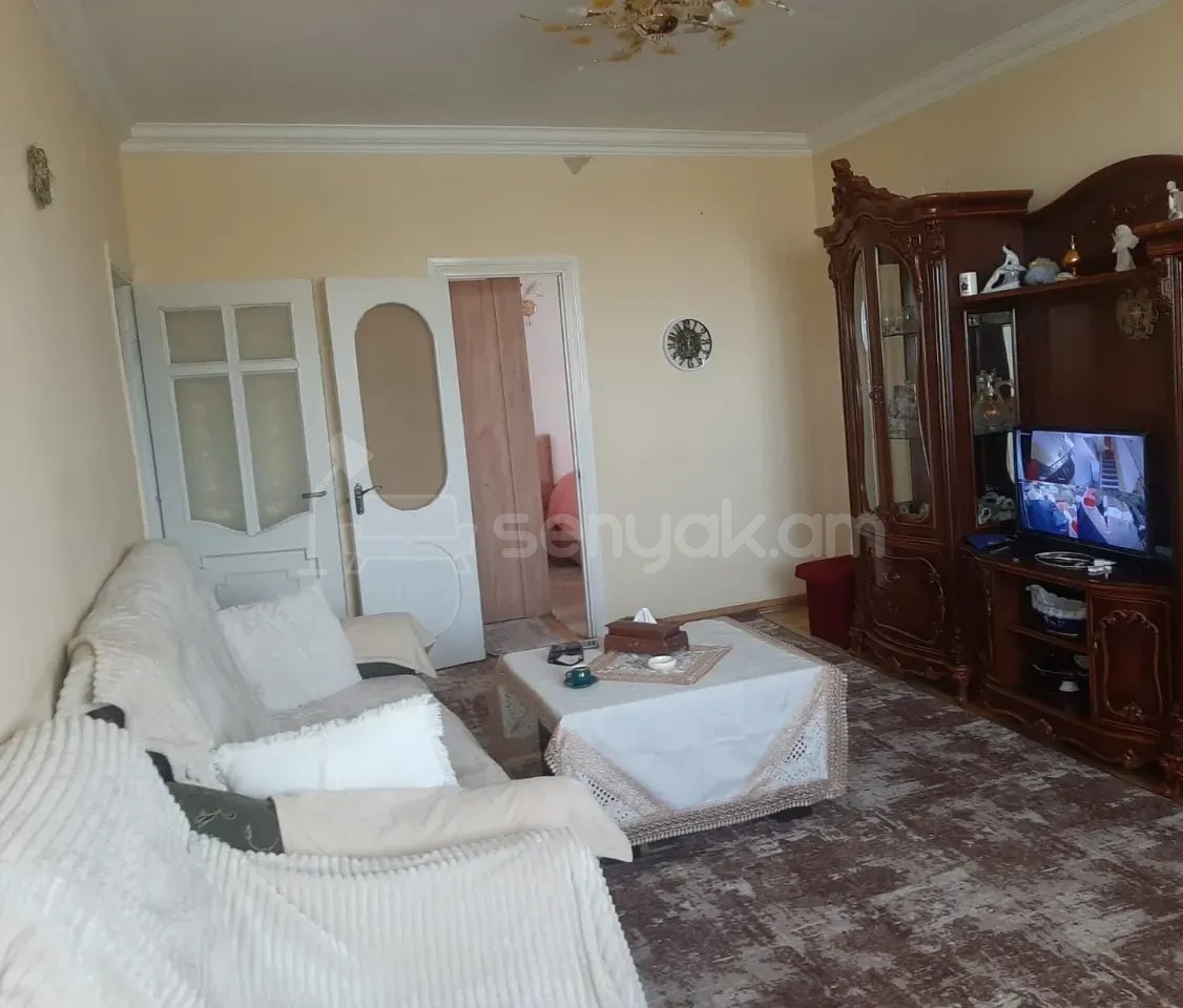 3 Սենյականոց Բնակարան Քարե Շենքում, 70քմ, 3/5 հարկ, Կոսմետիկ Վերանորոգված