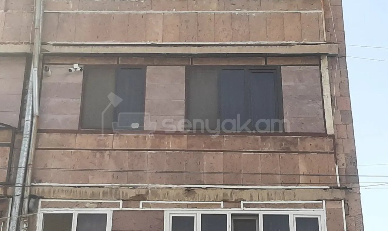 3 Սենյականոց Բնակարան Քարե Շենքում, 70քմ, 3/5 հարկ, Կոսմետիկ Վերանորոգված