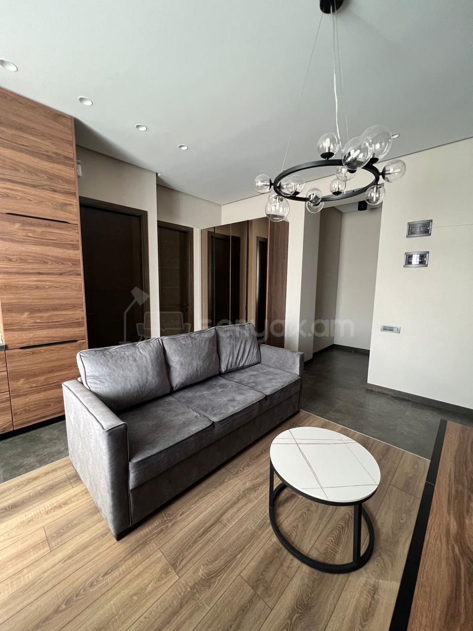 2 Սենյականոց Բնակարան Քարե Շենքում, 45քմ, 4/4 հարկ, Դիզայներական Վերանորոգված, Կահավորված, Արևկող