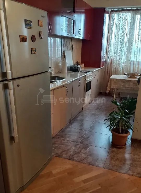 3 Սենյականոց Բնակարան Քարե Շենքում, 70քմ, 5/5 հարկ, Կապիտալ Վերանորոգված