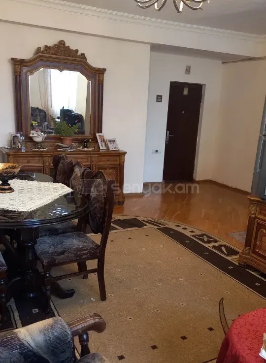 3 Սենյականոց Բնակարան Քարե Շենքում, 70քմ, 5/5 հարկ, Կապիտալ Վերանորոգված