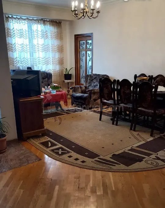 3 Սենյականոց Բնակարան Քարե Շենքում, 70քմ, 5/5 հարկ, Կապիտալ Վերանորոգված