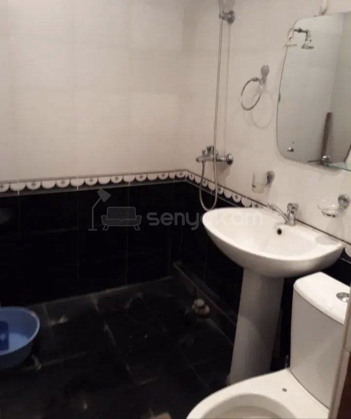 1 Սենյականոց Բնակարան, 40քմ, 5/5 հարկ, Նորմալ Վիճակում, Կահավորված